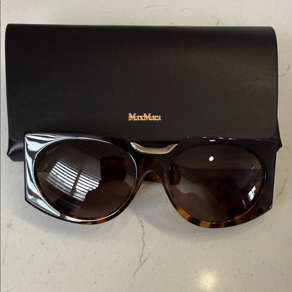 NWOT Max Mara’s  Black and Brown Sunglasses